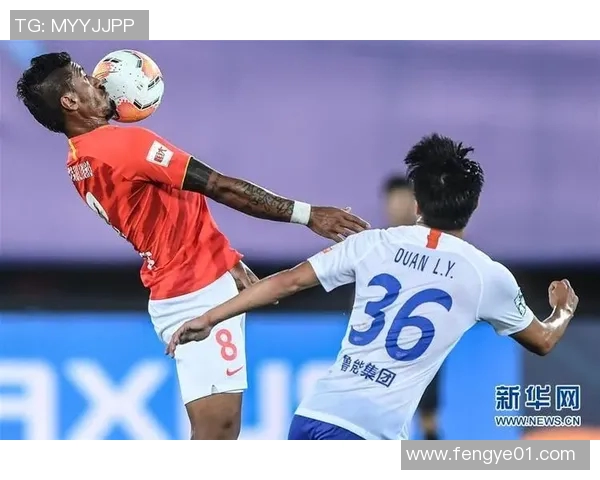 山东鲁能与广州恒大激战正酣谁能在这场巅峰对决中笑到最后
